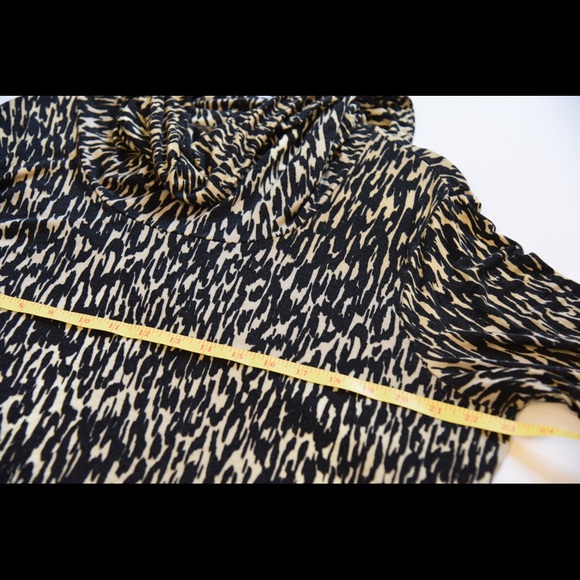 Animal Print floaty Tunic with mesh trim size pit to pit 23 inch so plus size - Picture 2 of 6